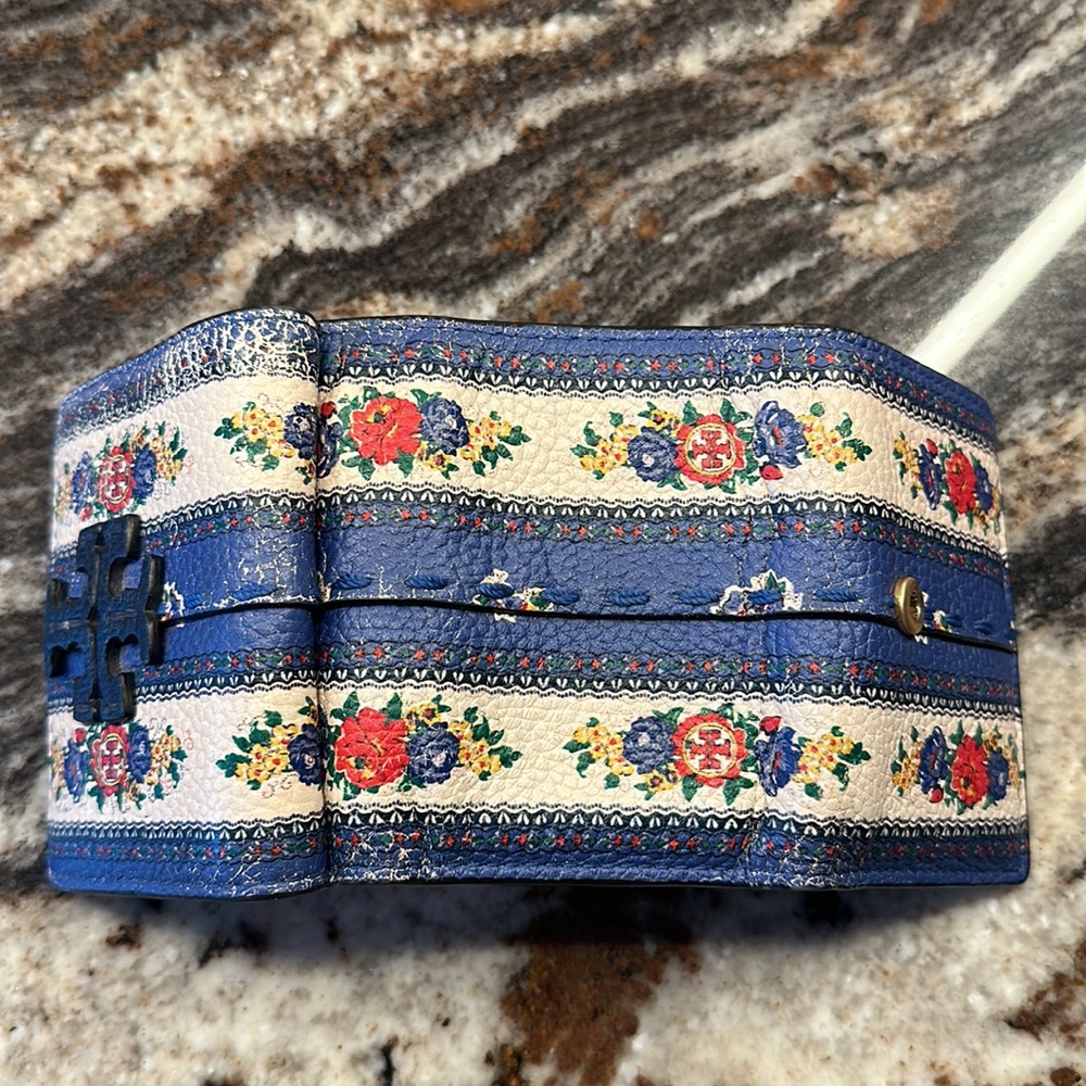 Tory Burch Blue and Cream Floral Logo Bifold Wallet - Picture 4 of 6